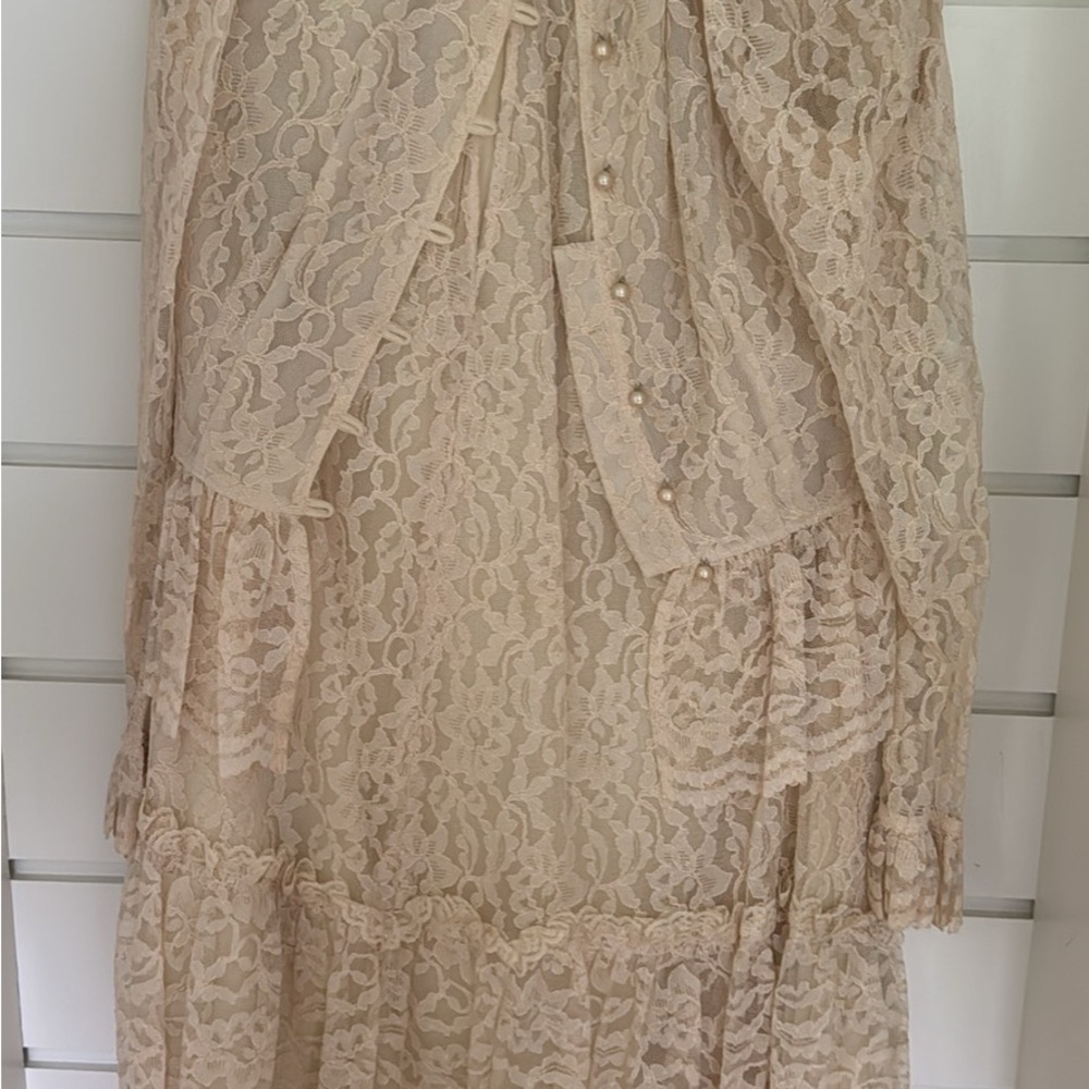 Elegant Lace two piece skirt and top in Cream